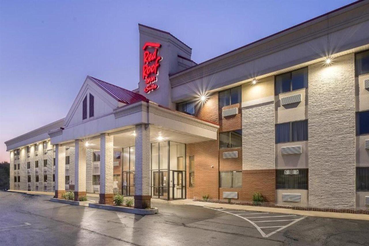Red Roof Inn & Suites Cleveland - Элирия Экстерьер фото