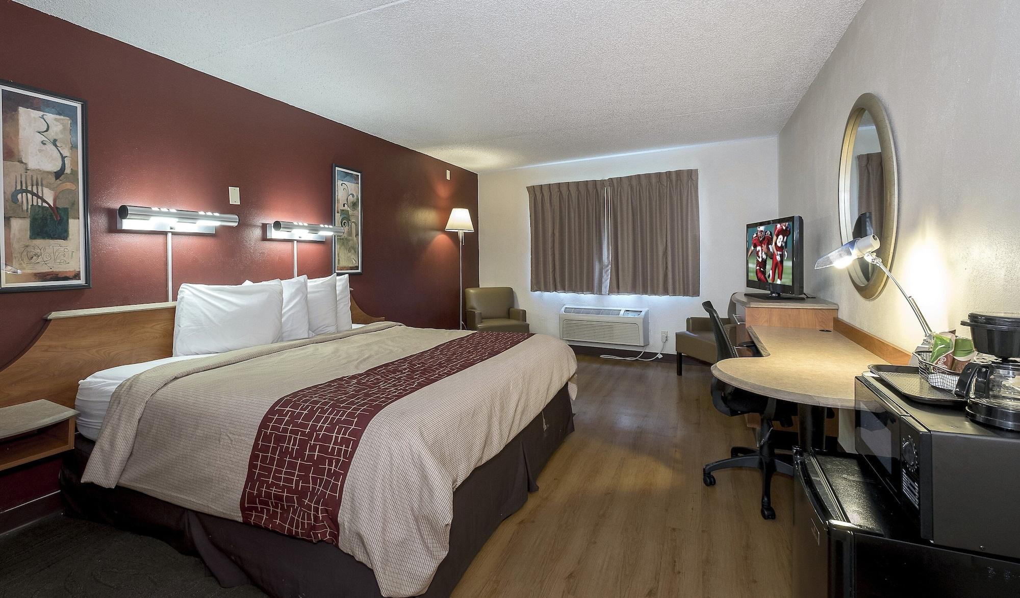 Red Roof Inn & Suites Cleveland - Элирия Экстерьер фото