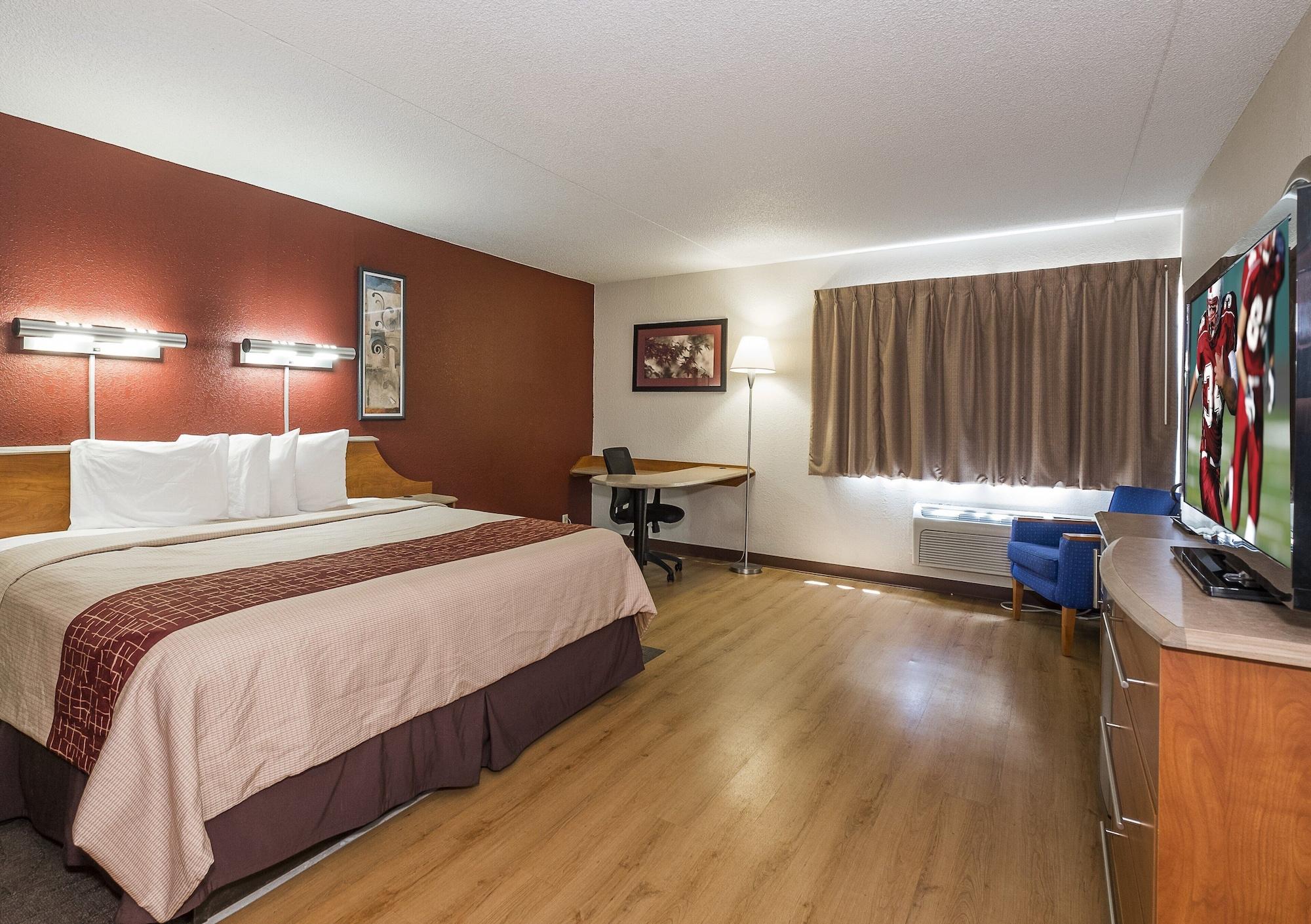 Red Roof Inn & Suites Cleveland - Элирия Экстерьер фото