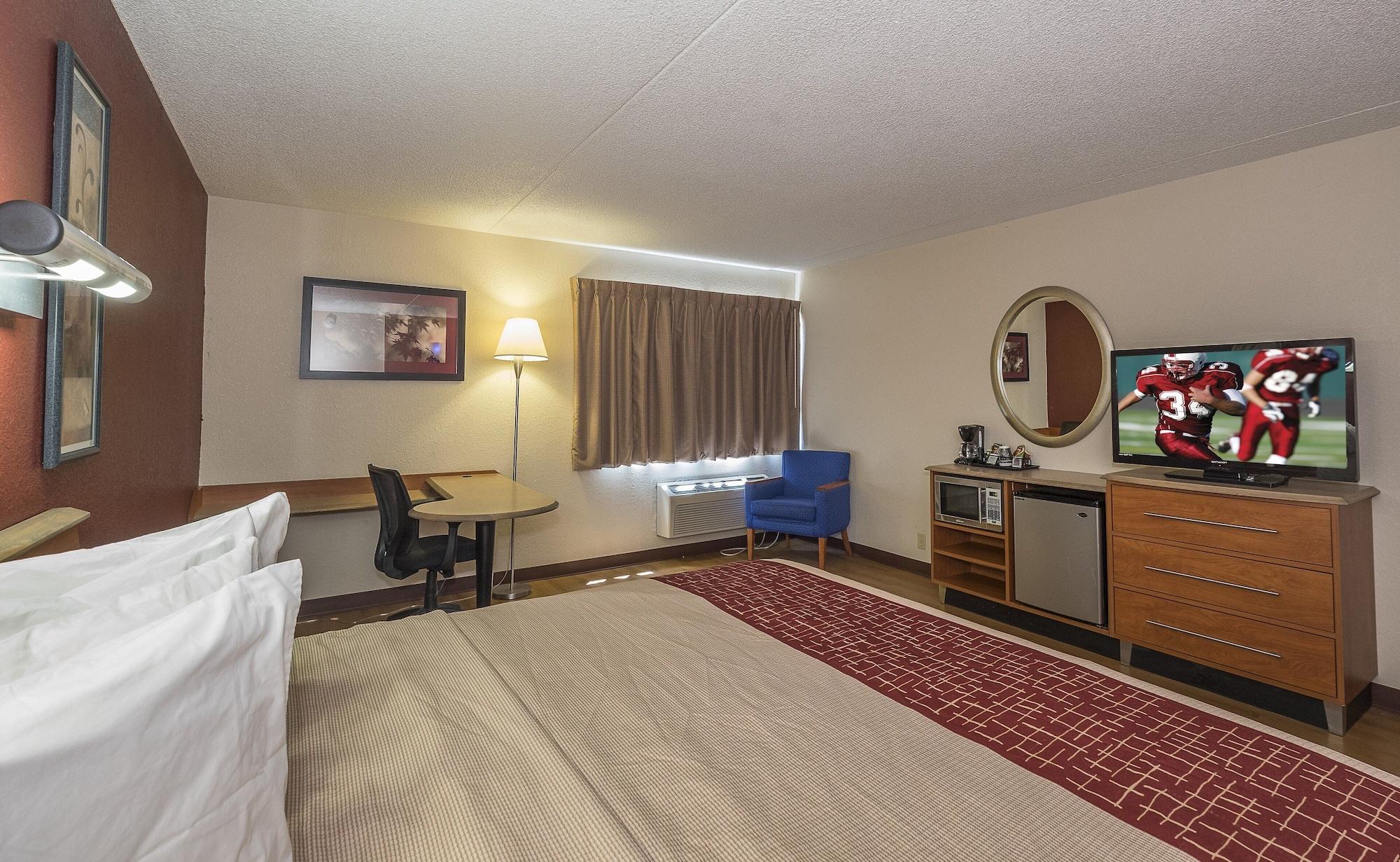 Red Roof Inn & Suites Cleveland - Элирия Экстерьер фото