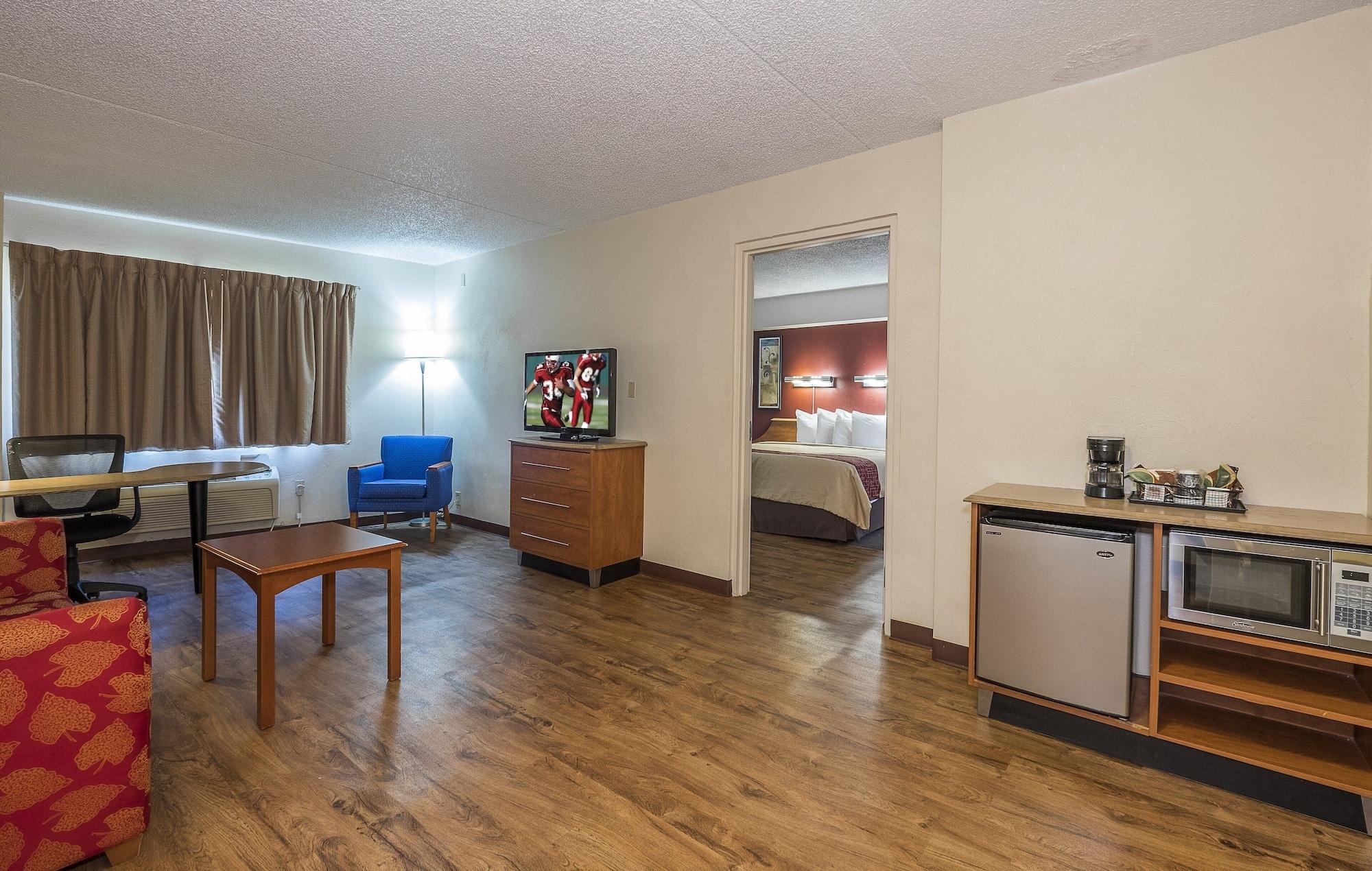 Red Roof Inn & Suites Cleveland - Элирия Экстерьер фото