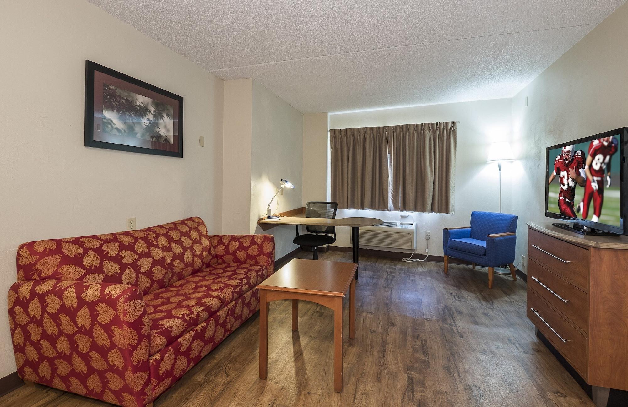 Red Roof Inn & Suites Cleveland - Элирия Экстерьер фото