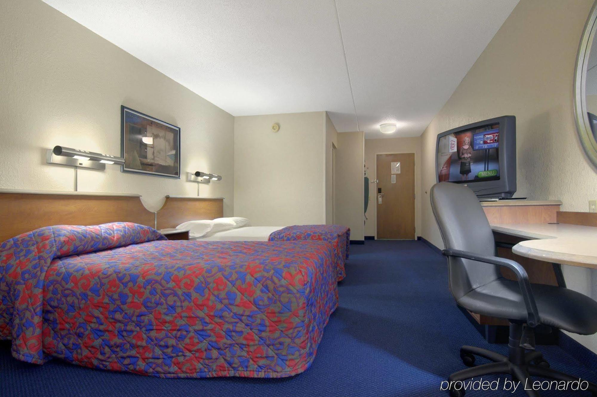 Red Roof Inn & Suites Cleveland - Элирия Экстерьер фото