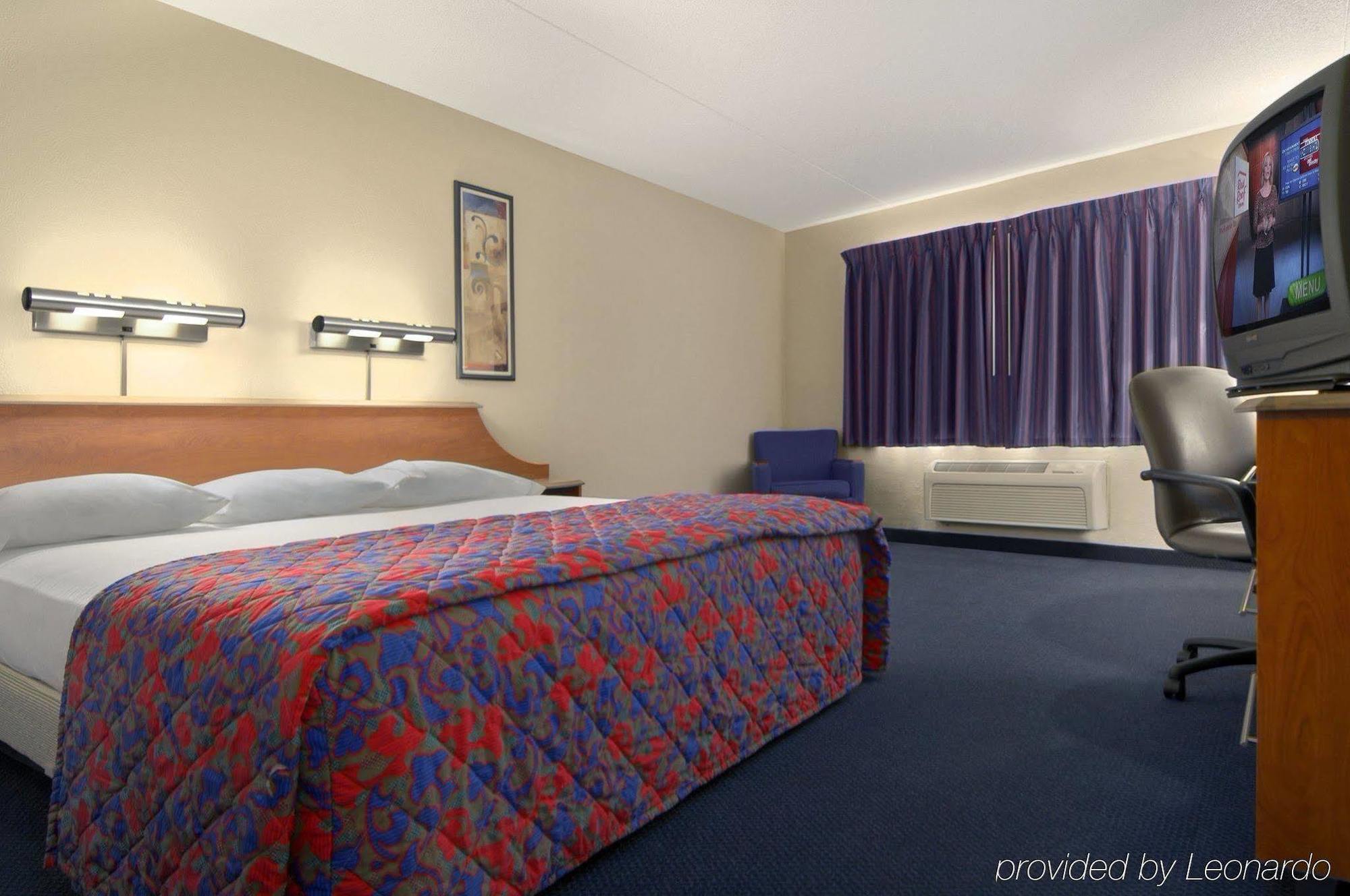 Red Roof Inn & Suites Cleveland - Элирия Экстерьер фото